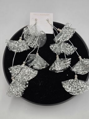 NWT Stella & Ruby Nordstrom Silver Sequin Floral Drop Earrings